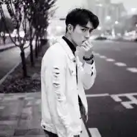 我就是爱装b你们来咬我啊我们这边下雨了,你们那边什么天气...
