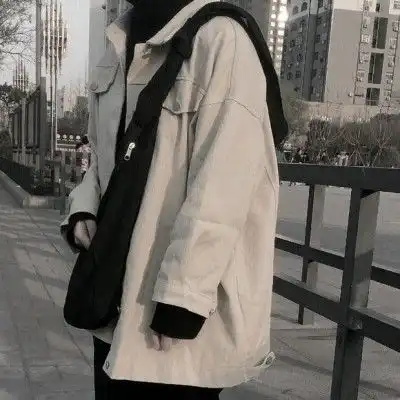 ins丧系文艺男生头像
