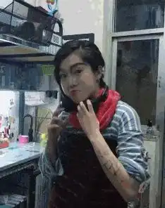 搞笑gif你看到的主持人背后,可能是这样的