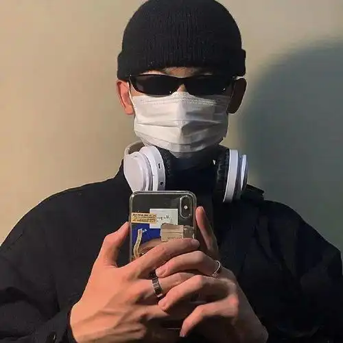 悦目微信头像世人都热爱
