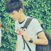 qq头像低头背影男qq头像男背影伤感
