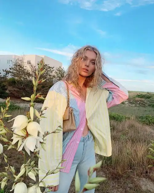 女明星都爱的花衬衫,谁穿谁好看