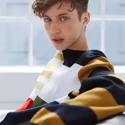 troyesivan如果我是男生,我一定会追他
