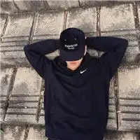 男生头像戴帽子遮脸
