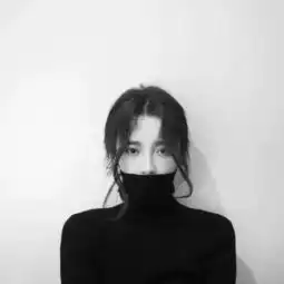 情侣头像每张照片上男女都有的各两张灰色
