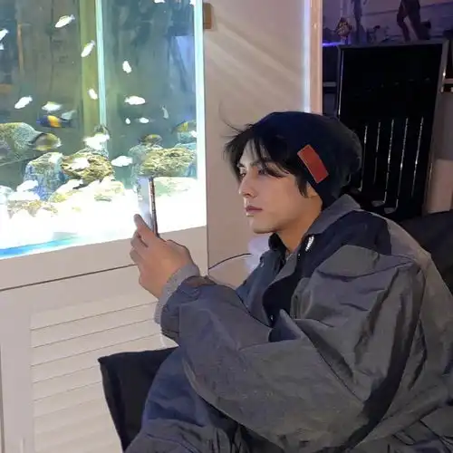 最新男头像念念不忘必有回响这是电影里的桥段.
