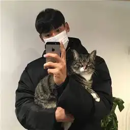 男生抱猫头像高清图片2018我是一只爱晒太阳的小懒猫