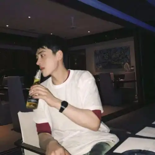 男生头像只是有你会更好

