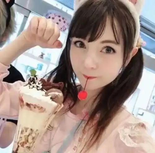 21岁瓷娃娃无视50名医生拒绝,为缩胃切120cm肠子