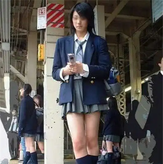 世界上最短的裙子,日本高校校服让男生直呼受不了
