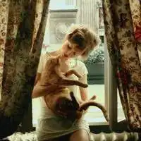 抱着猫咪的头像男生女生都有,喜欢小猫的朋友下面这些头像是首选