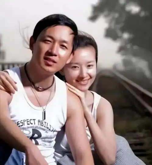 董洁带儿子出国度假,15岁顶顶被夸帅气赶超潘粤明,母子好似情侣