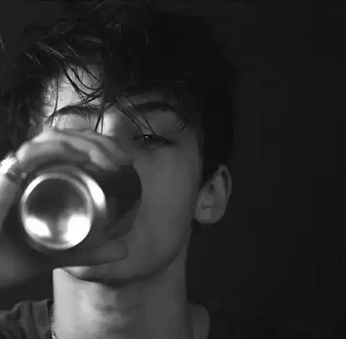 男头暗黑系男主
