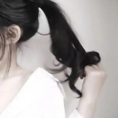 漂亮的锁骨图片部位女头像锁骨露肩
