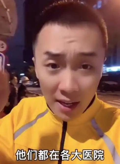 百万粉美女网红遭男友家暴,面部青紫满身伤,妈妈发文控诉