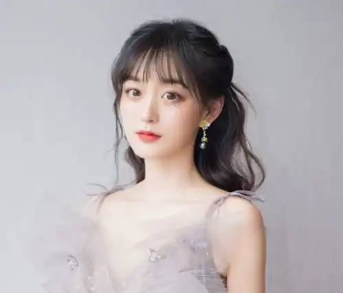 何泓姗被曝恋情,得知绯闻男友是谁后,数位粉丝喊话何泓姗快跑
