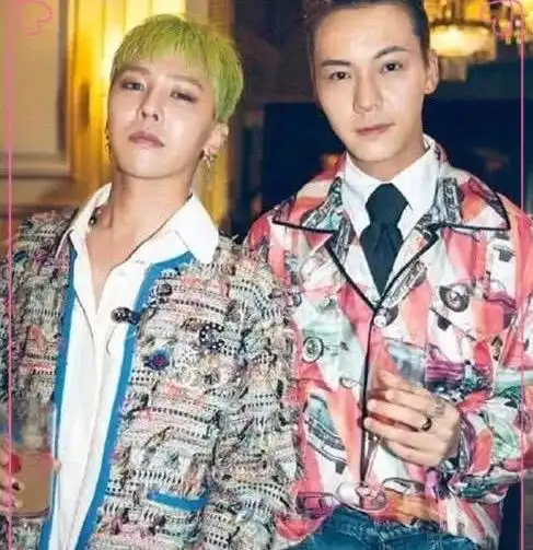 花美男权志龙和型男陈伟霆,都穿上了花衬衫后,气场差距一目了然