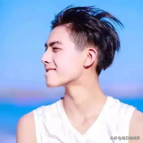 表白前性格变化超级大的星座男
