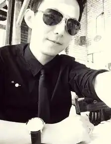 何炅晒自拍无名指戴戒指网友已经结婚了滚动新闻