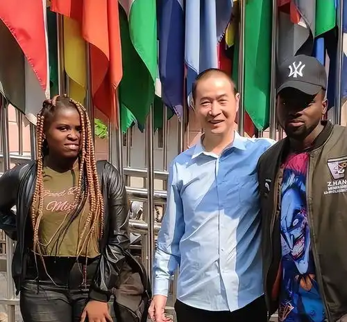河南大哥在非洲16年,这里一夫多妻,男人只用玩,女人干活地位低