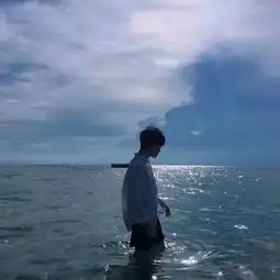 假笑男孩
