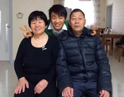 王宝强的兄弟姐妹照片