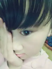 谁有13岁漂亮女生的图片不少于三张
