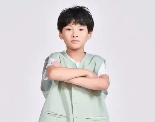 央视网评天府少年团,8岁出道大可不必,背后的公司需要查一查