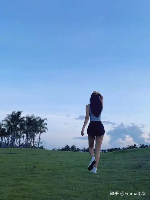 发现男友或老公手机上存有一张性感美网络女的照片你会怎么办你会觉得他用情不专或人品低劣吗