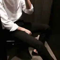 衬衫加领带,奈斯
