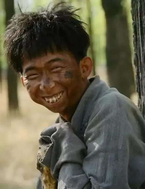 要钱没钱,要貌没貌4位丑男演员,咋娶的老婆一个比一个漂亮