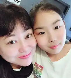 她是实力演员,与第一任老公离婚险自杀,嫁小15岁男友2年又离婚
