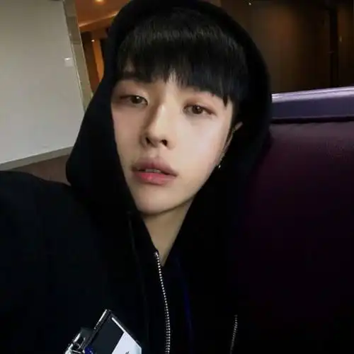 一个经常玩弄女人感情的男人,即使伪装的再好,也会有这几个表现

