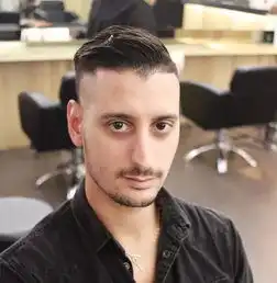 帅一整年不是问题男生最爱经典油头发型推荐
