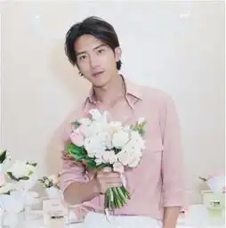 清爽的蓝白cp才是流行担当型男们都抢着穿
