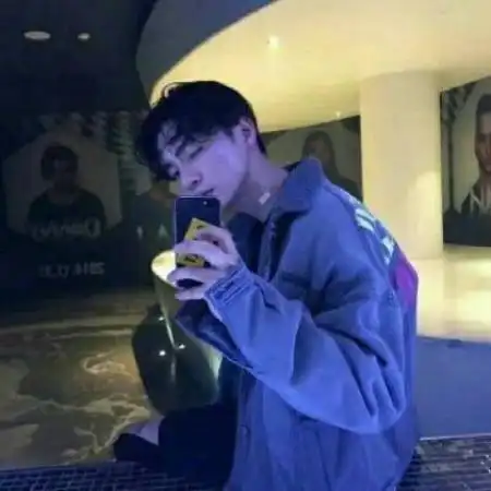 男生头像颓废伤感头像,无助时来上一支香烟吧
