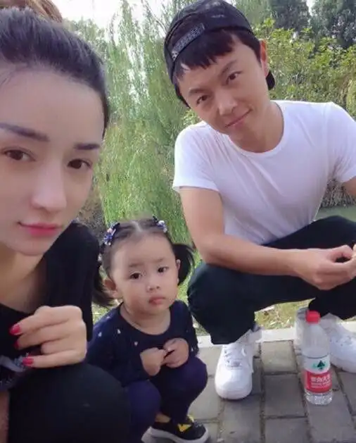 他是李连杰的御用儿子,曾经红极一时,如今寂寂无名