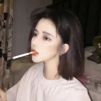 黑暗丧风格女头像抽烟黑暗系网图女生头像真人版
