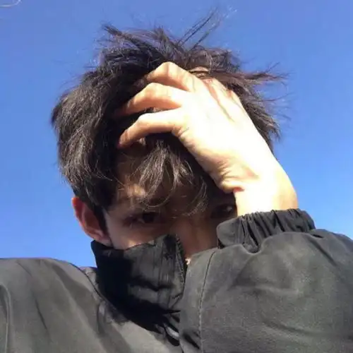 男生头像夏日是远道而来的浪漫与热情.
