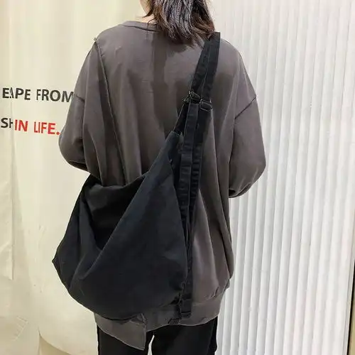 俞兆林yuzhaolin时尚尼龙布单肩包女腋下斜挎包外出饺子包mxk317008白色白色不带挂件
