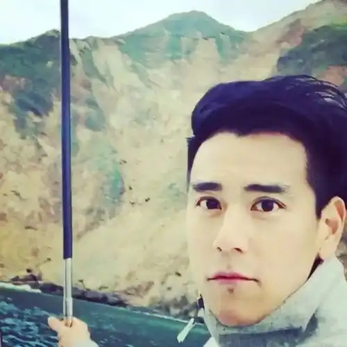 彭于晏在微博秀了波肌肉,迷妹们就hold不住了
