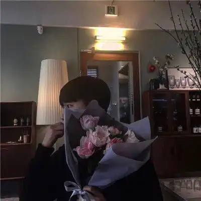 帅气头像男生孤独黑白图片2018最新你是我心中最亮的北极星
