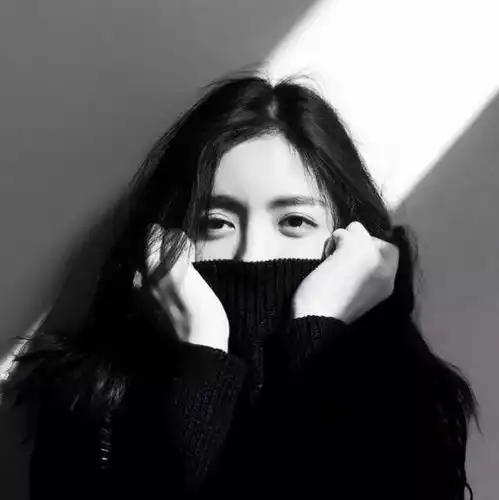 黑白款的男生女生头像

