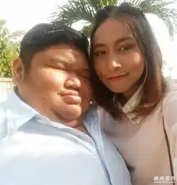 就是喜欢他美女护士不惧外界眼光与120公斤胖男结婚