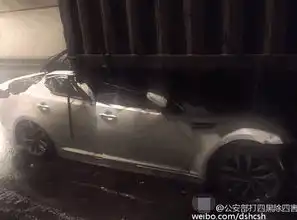 没有一点点防备司机低头看手机导航车顶被削平