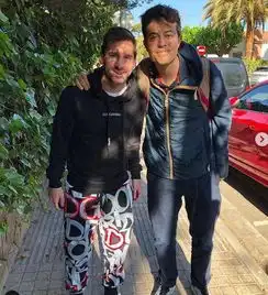 有没试过在街头偶遇偶像偶遇梅西,是宇宙最幸福的人
