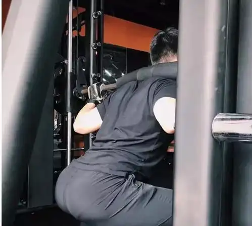 八块腹肌和大胸器已过时,翘臀才是男人们的杀手锏