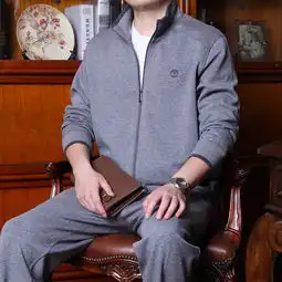 中年男人穿衬衫早落伍了,现在流行老干部装,成熟稳重关键不贵