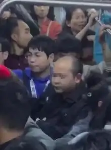 咸猪手哪里跑248路公交车上15岁女孩遭猥亵涉事男子被拘10天