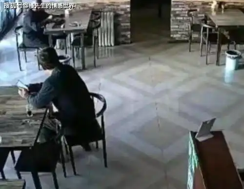制服男逼司机吃垃圾桶食物后续被停职检查的他,终为嚣张买了单